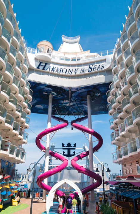 Ultimate Abyss visto dal bordwalk all'interno di Harmony of the Seas